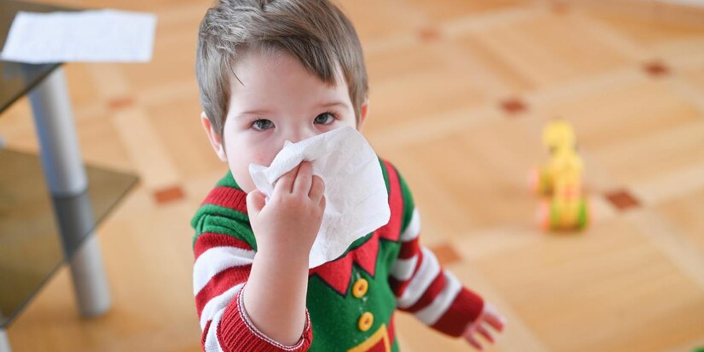 Cum învățați copilul să-și sufle nasul corect