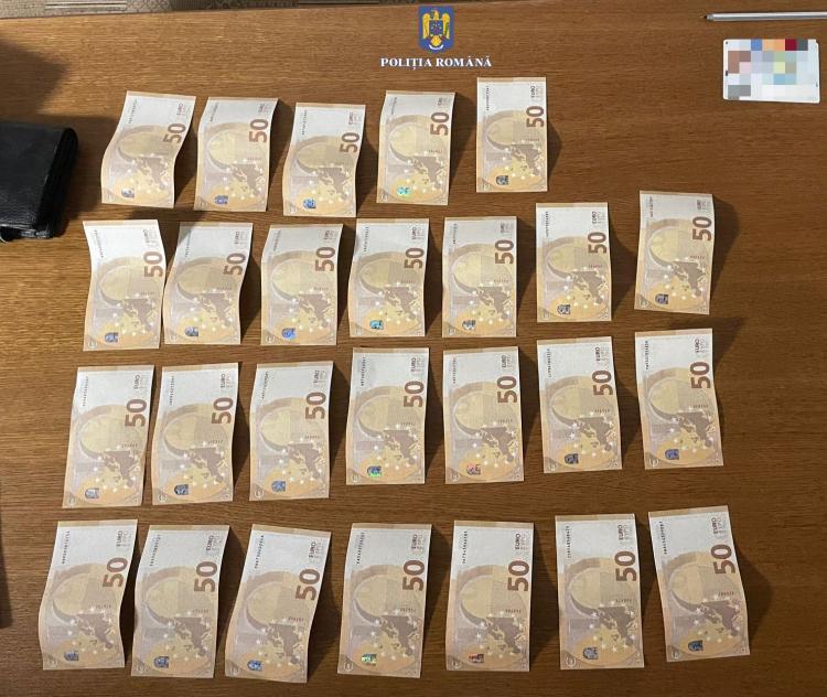 Tânăr de 19 ani din Bistrița-Năsăud, reținut de polițiștii clujeni după ce a cumpărat un laptop cu bani falși