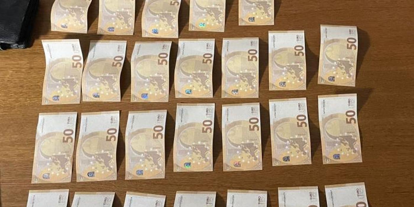 Tânăr de 19 ani din Bistrița-Năsăud, reținut de polițiștii clujeni după ce a cumpărat un laptop cu bani falși