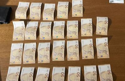 Tânăr de 19 ani din Bistrița-Năsăud, reținut de polițiștii clujeni după ce a cumpărat un laptop cu bani falși