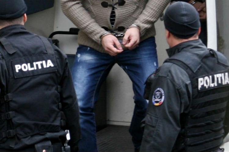 Bărbat de 35 de ani, din Cluj-Napoca, arestat fiindcă a adormit trei tineri cu suc special și i-a jefuit