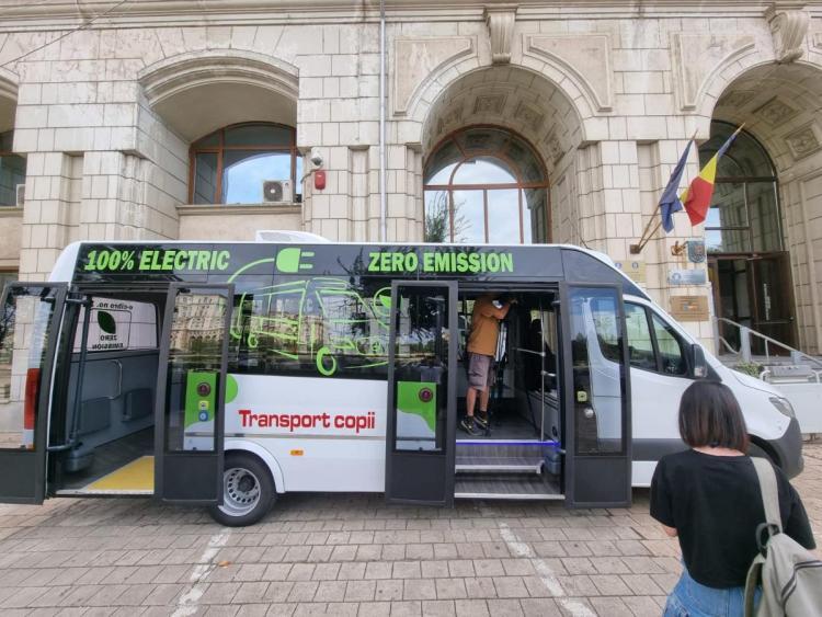 Vestă bună pentru elevii clujeni! Vor fi cumpărate microbuze electrice școlare pentru toate comunele din județ