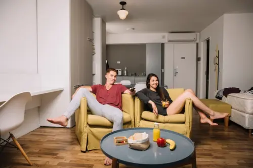 Avantajele locuirii la apartament vs. casă