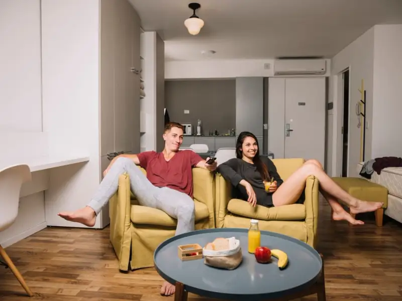 Avantajele locuirii la apartament vs. casă