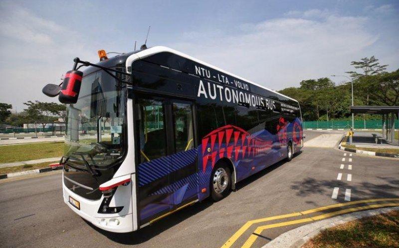 Primarul nu renunță la ideea autobuzelor autonome. „Așteptăm schimbarea legislației”