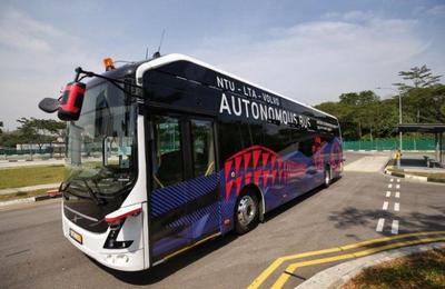 Primarul nu renunță la ideea autobuzelor autonome. „Așteptăm schimbarea legislației”