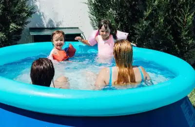 Cum vă alegeți piscina gonflabilă pentru curte