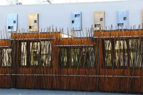 Modele de garduri originale pentru curtea ta