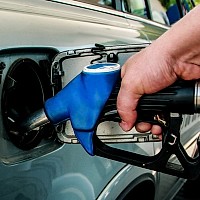 Prețurile carburanților continuă să crească la final de săptămână. Prognozele ANRE pentru următoarea perioadă
