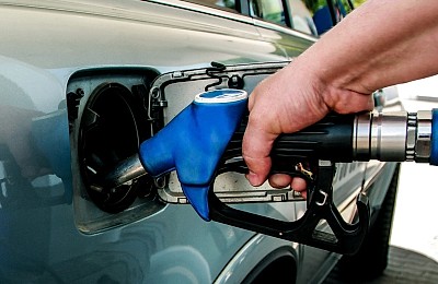 Prețurile carburanților continuă să crească la final de săptămână. Prognozele ANRE pentru următoarea perioadă