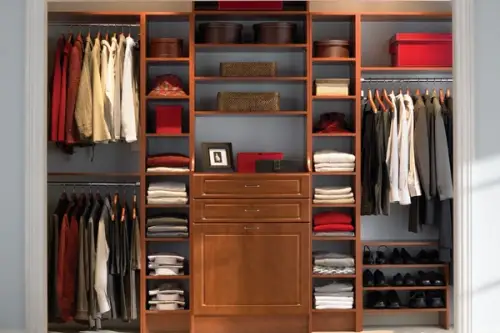 Cum sa compartimentezi interiorul unui dulap de haine
