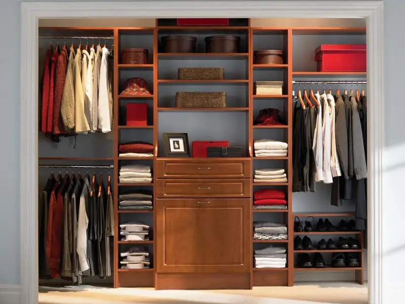 Cum sa compartimentezi interiorul unui dulap de haine