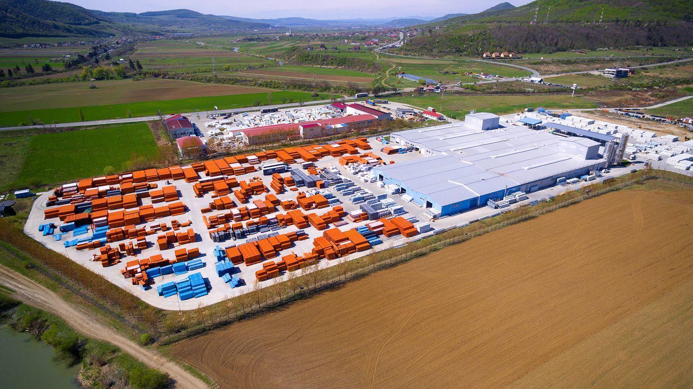 Cifra de afaceri a Grupului Teraplast a scăzut în 2023 cu 5%, la 672 milioane de lei, profitul net a scăzut de 14 ori, la 1,1 milioane lei