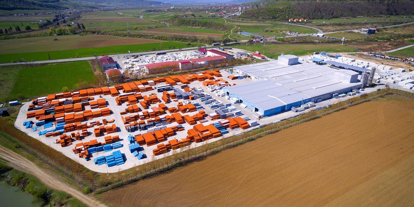 Cifra de afaceri a Grupului Teraplast a scăzut în 2023 cu 5%, la 672 milioane de lei, profitul net a scăzut de 14 ori, la 1,1 milioane lei