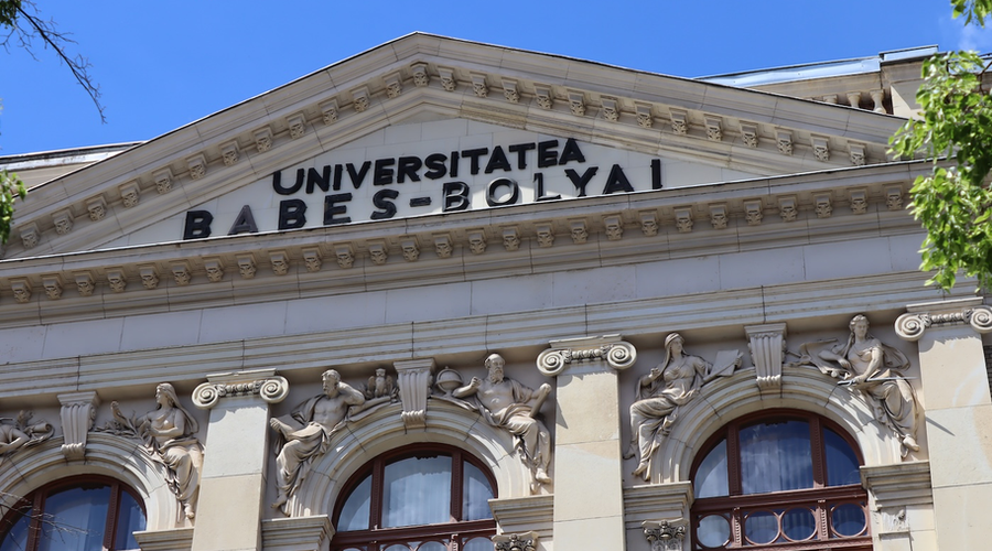 Permis de bibliotecă direct în telefon: Studenții de la UBB folosesc portofelul digital european