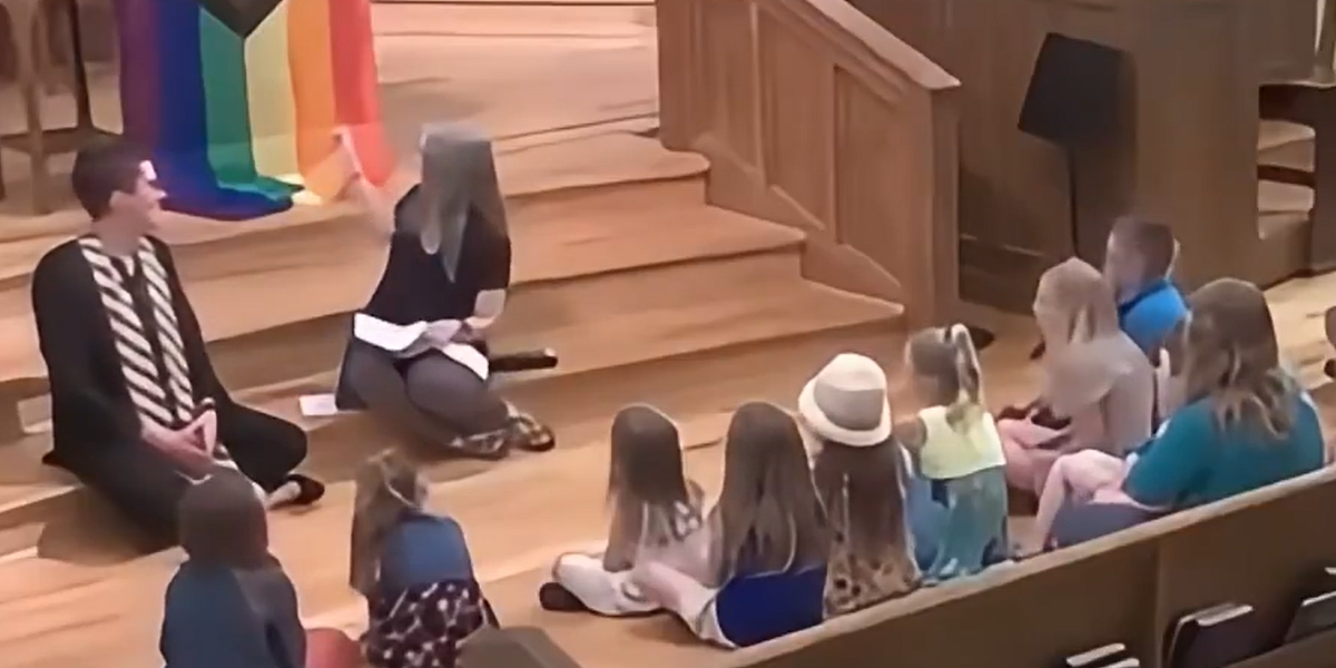 VIDEO Strigător la cer: Copii foarte mici dintr-o biserică protestantă sunt învățați că simbolul divin al curcubeului apărut după Potopul din Biblie a reprezentat LGBT