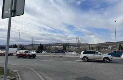 Joi, 30 martie, s-a produs un accident în fața Brico Depot, în care au fost implicate patru mașini