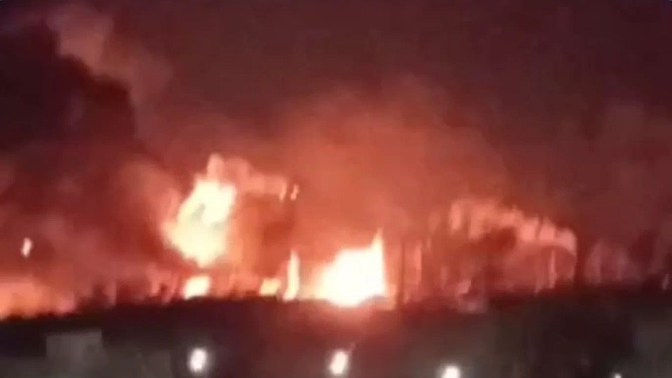 Atac ucrainean cu drone asupra unei rafinării din Rusia. Incendiu puternic la sud de Moscova