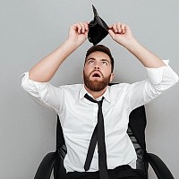 8 din 10 români taie cheltuielile neesențiale, iar jumătate amână achizițiile majore