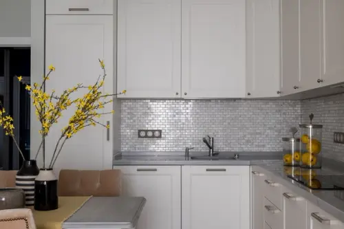 Amenajare functionala in nuante neutre pentru 3 camere