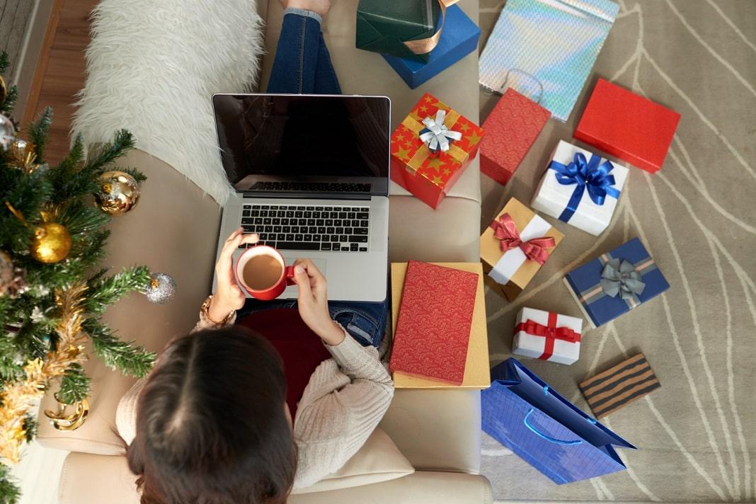 Românii au făcut cumpărături online de 1,3 milioane euro în ziua de Crăciun