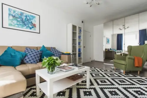 Studio mic, dar cochet amenajat