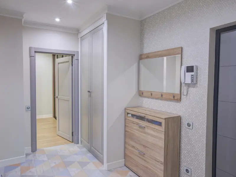 13 exemple de holuri amenajate cu tapet