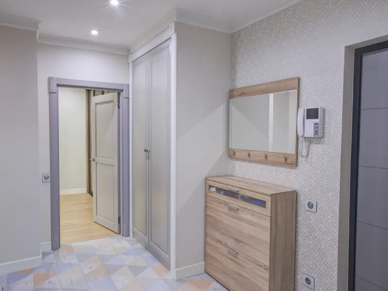 13 exemple de holuri amenajate cu tapet