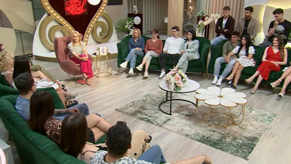 Un cuplu s-a despărțit și s-a împăcat la o oră de la ceartă: „Să înțeleg că vrei să fie punct definitiv?”
