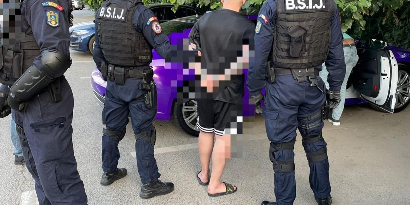 Percheziții domiciliare la persoane bănuite de comiterea infracțiunii de trafic de persoane