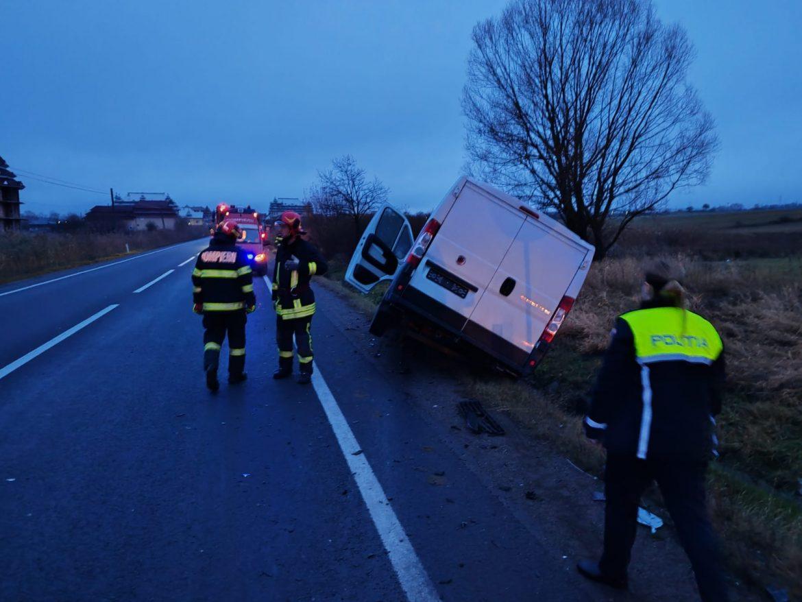 Două mașini au fost implicate miercuri dimineață într-un accident rutier produs la ieșirea din Huedin