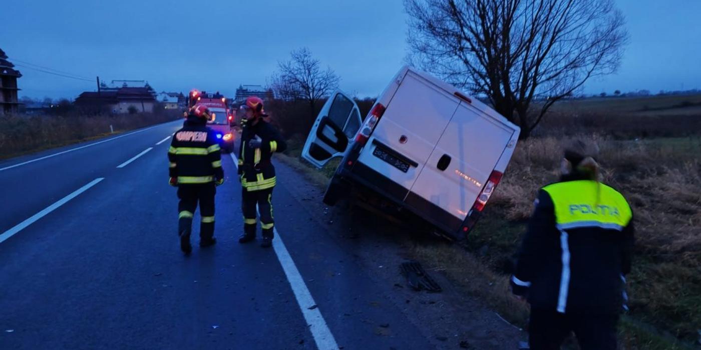 Două mașini au fost implicate miercuri dimineață într-un accident rutier produs la ieșirea din Huedin