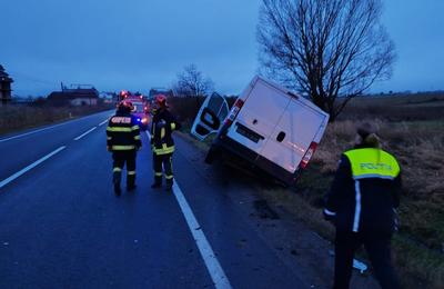 Două mașini au fost implicate miercuri dimineață într-un accident rutier produs la ieșirea din Huedin