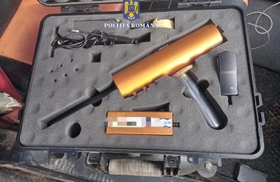 În urma unui flagrant al polițiștilor din comuna Vințu de Jos, un clujean a fost prins cu detectoare de metal neautorizate