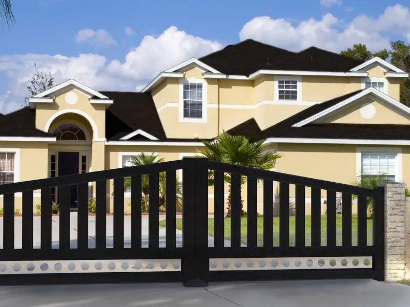 Tendințe în designul curților și al grădinilor pentru 2026