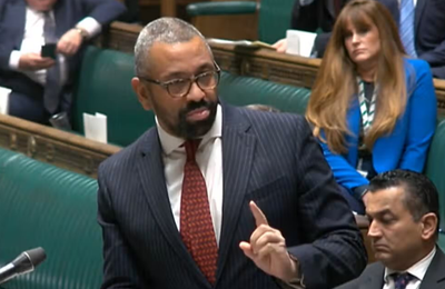 UPDATE-Londra creşte cu o treime salariul minim necesar în vederea obţinerii unei vize de muncă în Regatul Unit. Salariaţii din domeniul sănătăţii urmează să nu-şi mai poată aduce membrii familiei în regat, după un record de 745.000 de migranţi în 2022