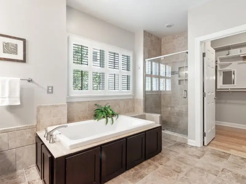 Cabină de duș vs cadă în baie- sfaturi privind alegerea celei mai bune soluții pentru un spațiu reconfortant