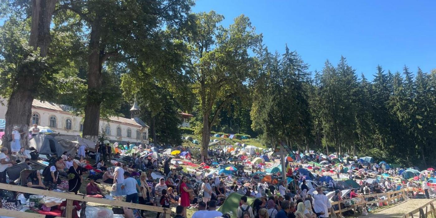 Zeci de mii de credincioși s-au adunat ieri în pelerinaj la Mânăstirea Nicula din județul Cluj