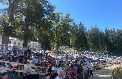 Zeci de mii de credincioși s-au adunat ieri în pelerinaj la Mânăstirea Nicula din județul Cluj