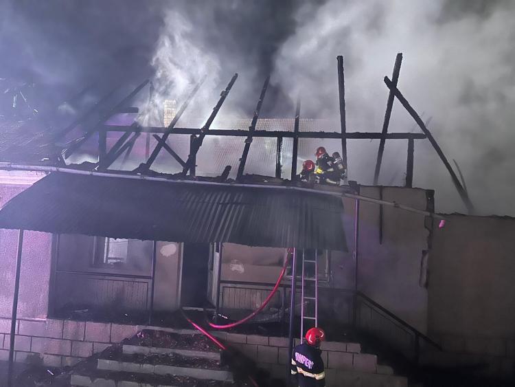 Incendiu azi-noapte în localitatea Gilău, județul Cluj
