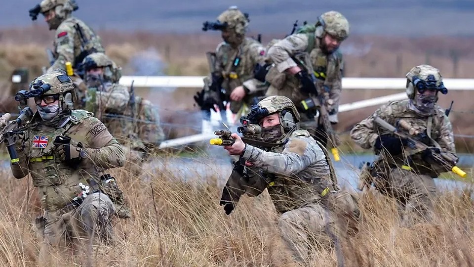 Marea Britanie are comanda noii Forțe de Reacție pentru Operațiuni Speciale NATO. Misiune: Putin, la distanță