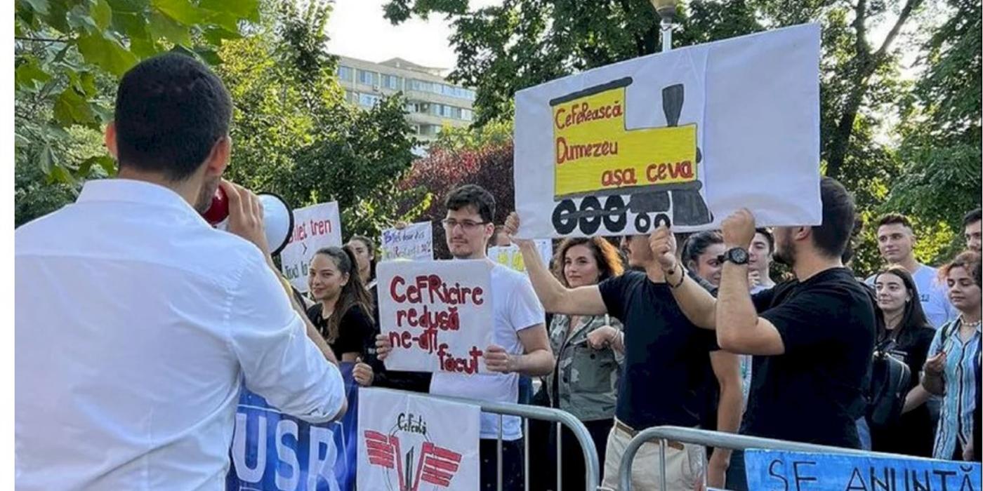 A început protestul studenților, organizat în Piața Gării de Nord din București