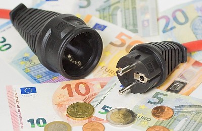 Prețul energiei electrice va crește din nou în 2026. Ce taxă se va majora