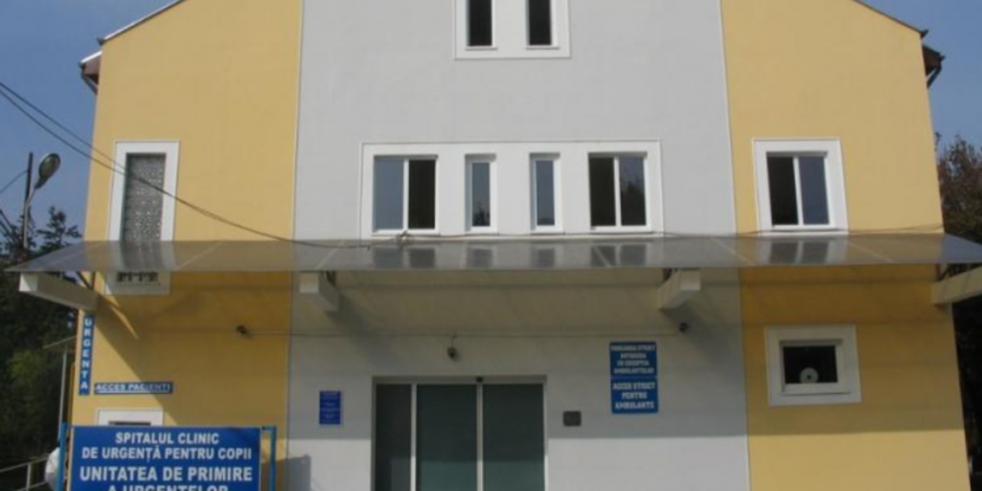 Eleva din Cluj care s-a înecat cu un jeleu este în stare gravă la spital, asistată de aparate