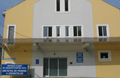 Eleva din Cluj care s-a înecat cu un jeleu este în stare gravă la spital, asistată de aparate