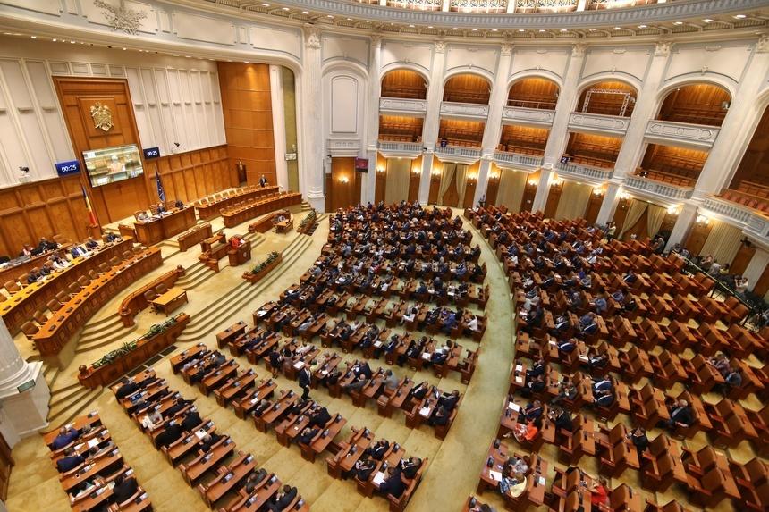OUG privind contribuţia de solidaritate pentru firme a trecut de Camera Deputaţilor, cu un amendament care modifică modul de calcul, propus de liberalul Alexandru Nazare. Reacţia OMV