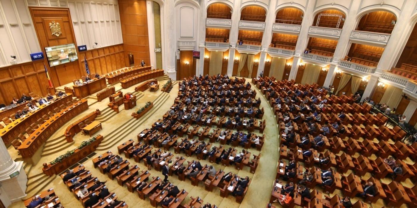 OUG privind contribuţia de solidaritate pentru firme a trecut de Camera Deputaţilor, cu un amendament care modifică modul de calcul, propus de liberalul Alexandru Nazare. Reacţia OMV