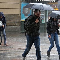 Prognoza meteo, 7 aprilie. Marțea Mare aduce vreme schimbătoare. Temperaturi în scădere, ploi și ninsori la munte.