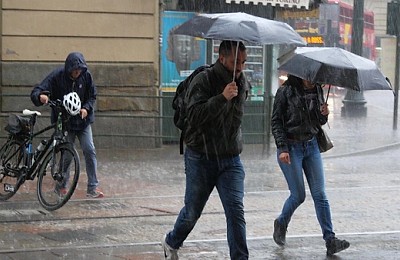 Prognoza meteo, 7 aprilie. Marțea Mare aduce vreme schimbătoare. Temperaturi în scădere, ploi și ninsori la munte.