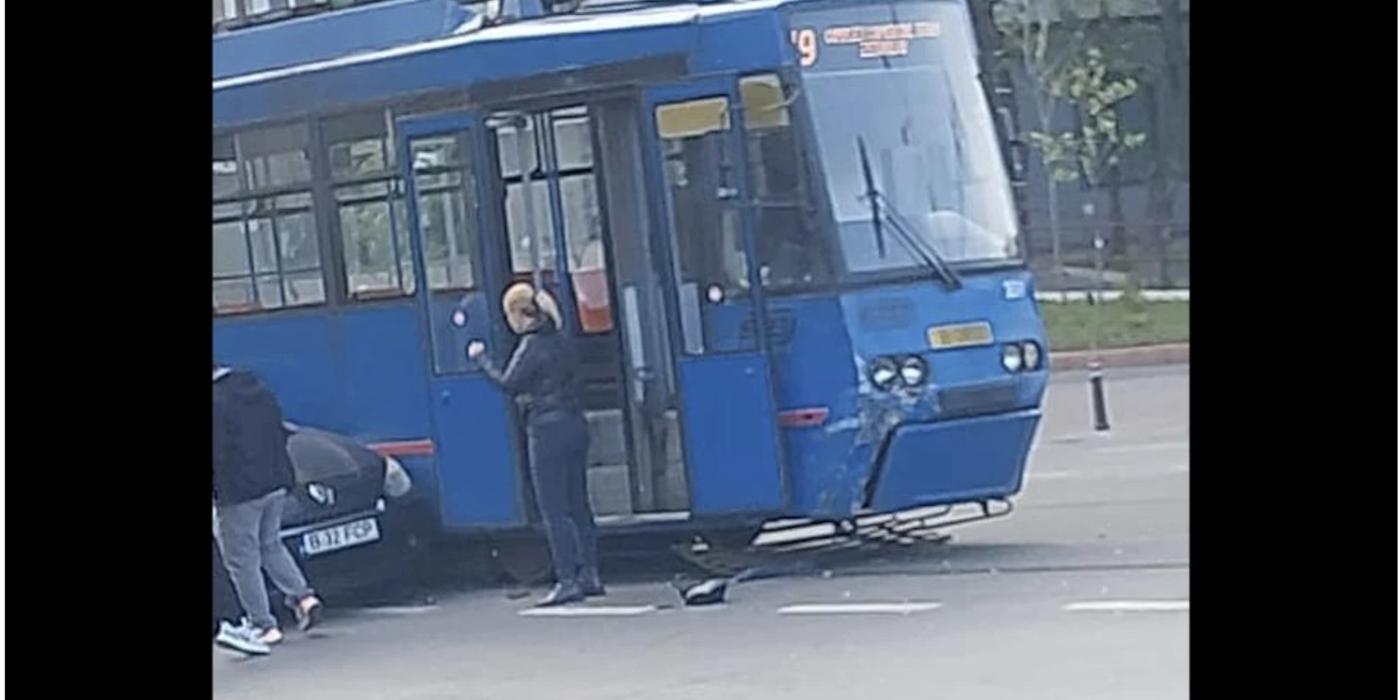 Accident rutier produs, în această dimineață, în București, la intersecția de la stația de metrou Titan